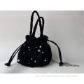 Bolso en forma de cubo negro